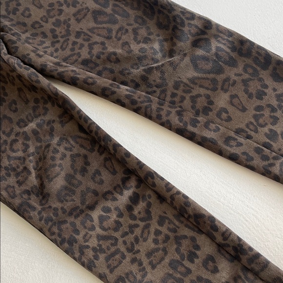 ZARA sueded leopard skinny capris - Picture 11 of 11